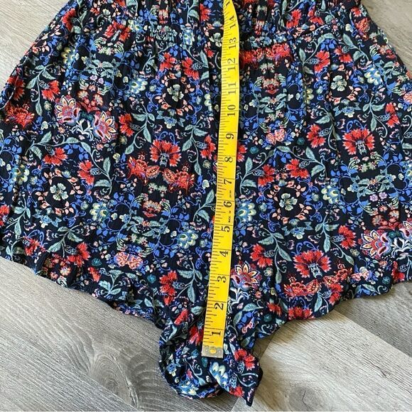 American Eagle Romper Blue Red Floral Medium Viscose Pockets Vacation - Picture 10 of 12